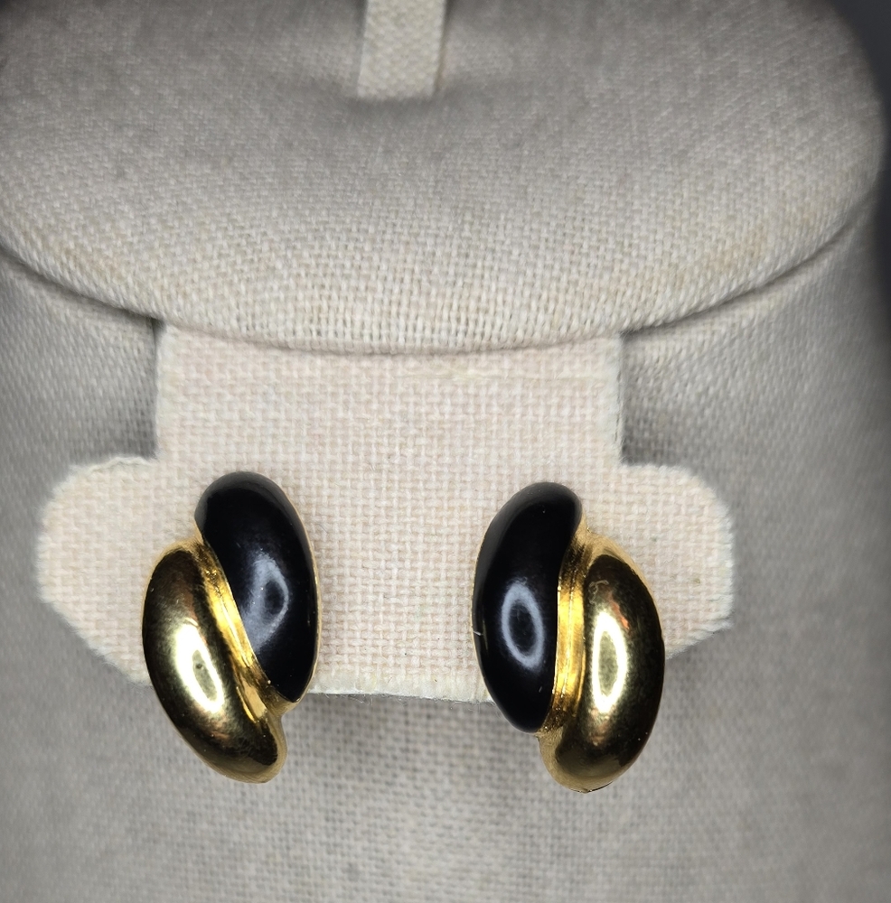 Chic Black and Gold Tone Clip-on Earrings